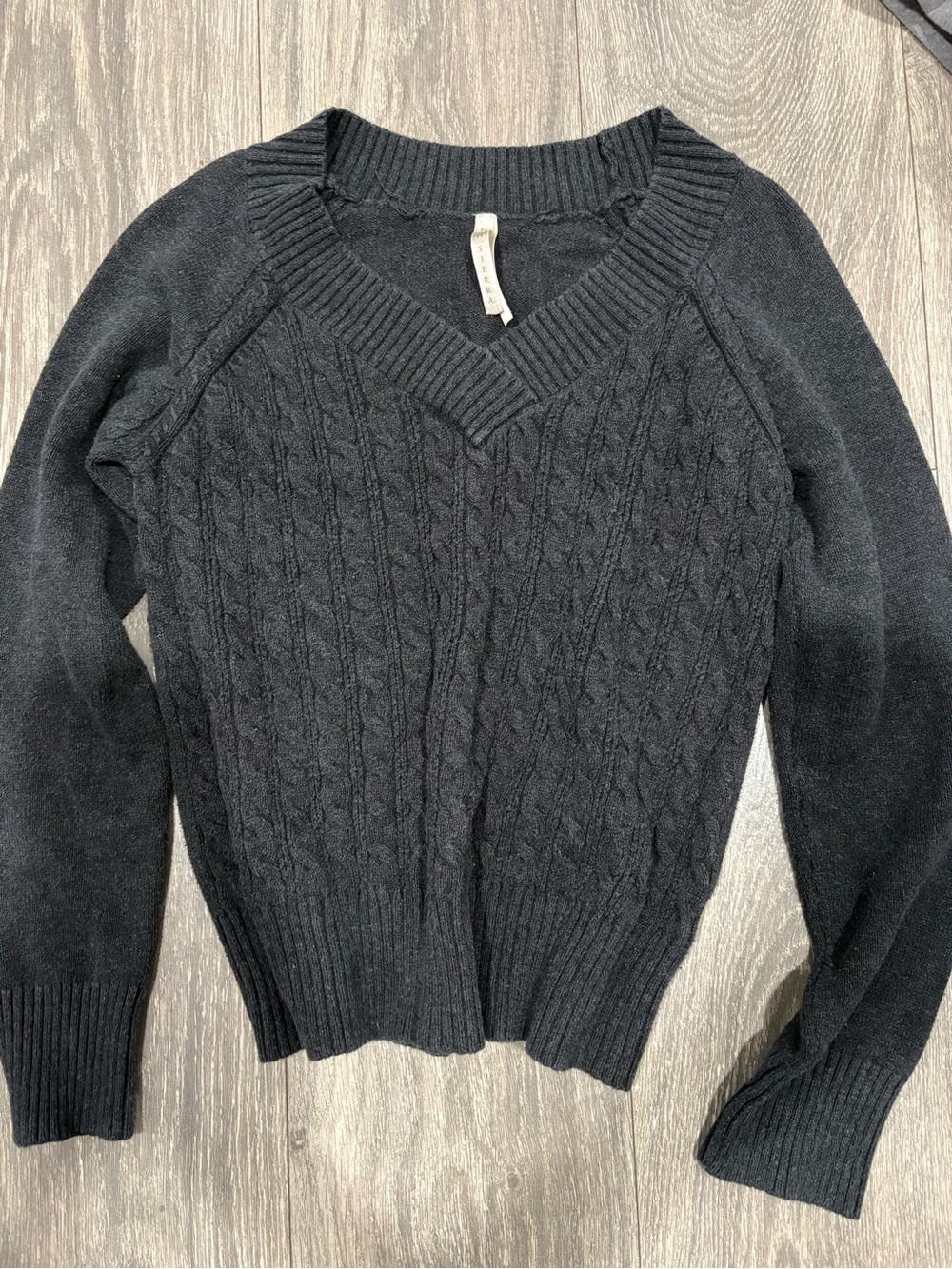 Vintage 90’s Womens Black Cable Knit V-Neck Sweater